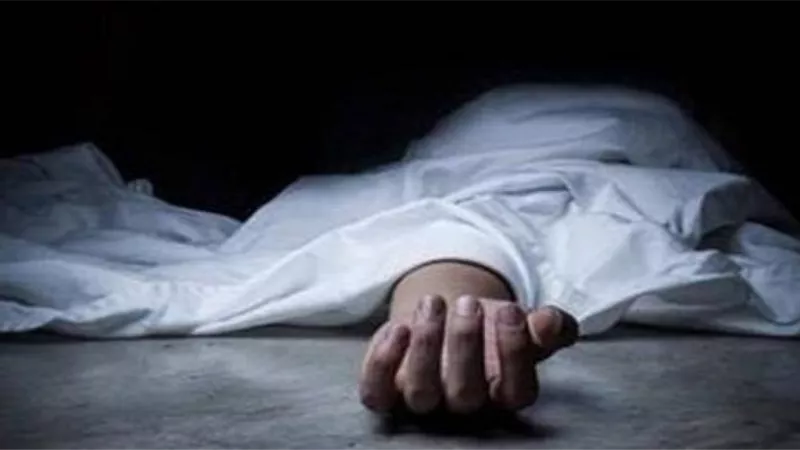 الابن العاق يقتل والده بطريقه وحشيه وشقيقته ترشد المباحث