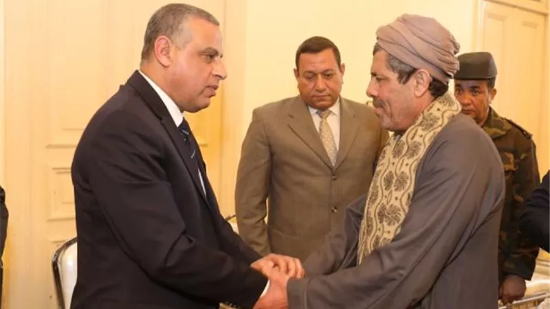 محافظ سوهاج يعزي أسرة الشهيد 