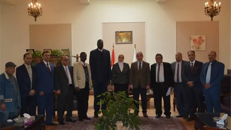 آداب الزقازيق تدرب الطلاب الوافدين غير الناطقين باللغة العربية صور