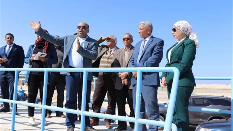 نائب محافظ البحر الأحمر تتفقد الأرض المخصصة لزراعة النباتات بمياه محطة المعالجة الثلاثية