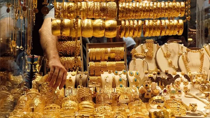 هبوط أسعار الذهب رغم ارتفاع سعر الأوقية عالميا