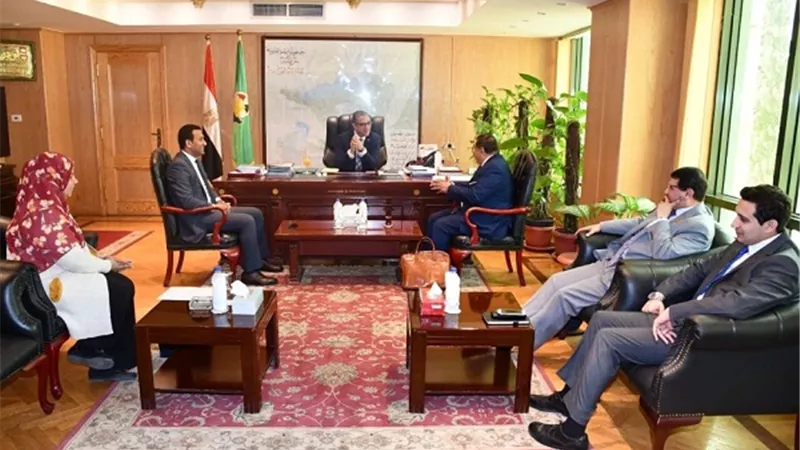 محافظ الفيوم يبحث سبل التعاون مع أندية 