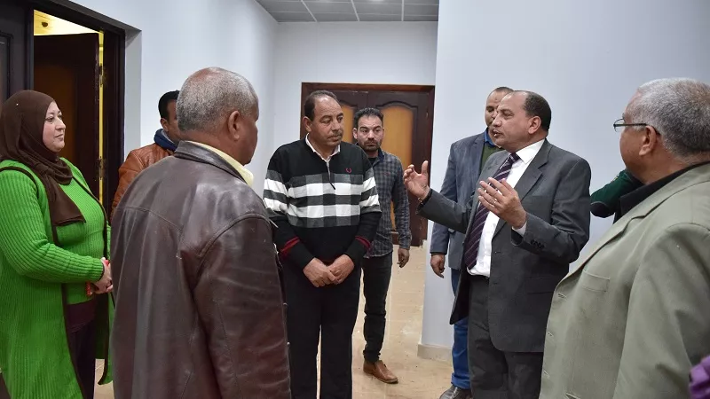 رئيس جامعة بني سويف يىتفقد مبني المدرجات