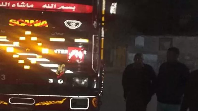 ضبط سيارات تلقي بمخلفات هدم بمحور عدلي منصور ببنى سويف