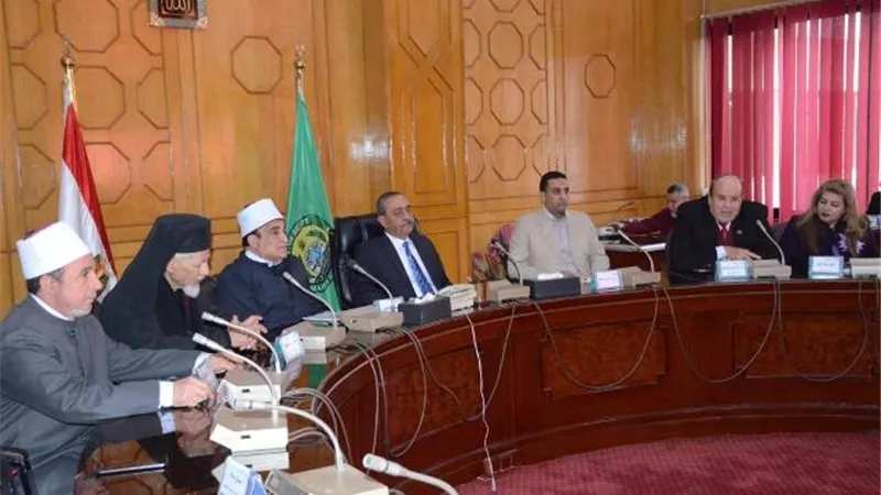 محافظ الاسماعيلية ياتقي اعضاء بيت العائلة المصرية