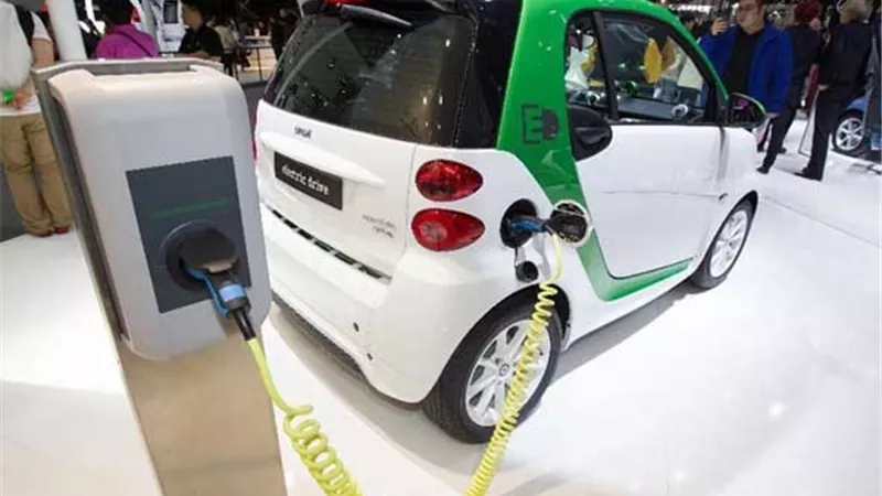 بريطانيا تقرر حظر سيارات البنزين والديزل بحلول عام 2035