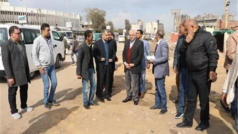 محافظ الجيزة يكلف بمتابعة جادة لأماكن توزيع عمال النظافة بالشوارع