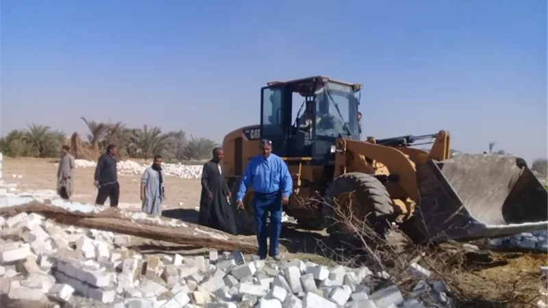 فى الموجة 15: إزالة 22 حالة تعدٍ على الأراضى بإسنا جنوب الأقصر