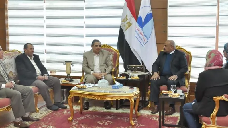 رئيس جامعة كفرالشيخ يستقبل وفد منظومة الشكاوى الموحدة
