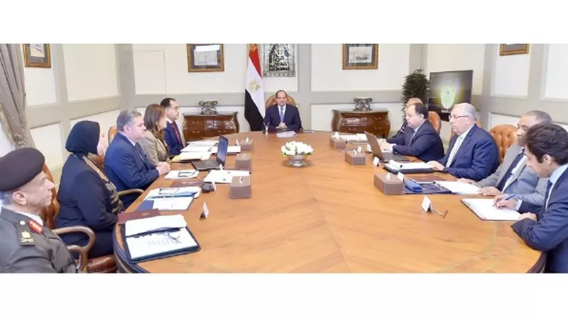 الرئيس يوجه بمواصلة خطة الدولة الطموحة للنهوض بصناعة الغزل والنسيج واعادة القطن المصري لسابق عهده