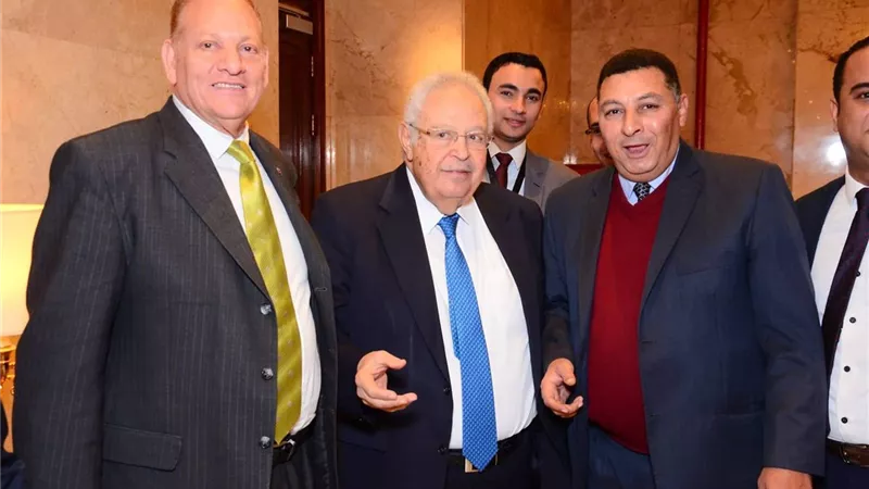 رجائي عطية يستعرض تفاصيل برنامجه الانتخابي.. صور