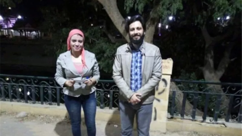 جاليري أون لاين: رسام إسمعلاوي يسوق أعماله عبر الانترنت وصولا للعالمية .صور
