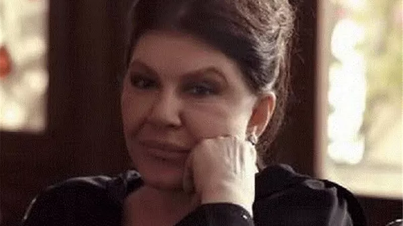 الحزن والإحباط يسيطران على الفنانة شويكار .. تعرف على الحكاية