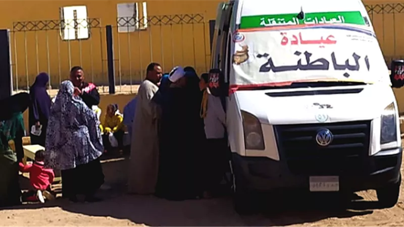القوافل الطبية عالجت سكان المناطق النائية مجانا في الوادى الجديد.صور