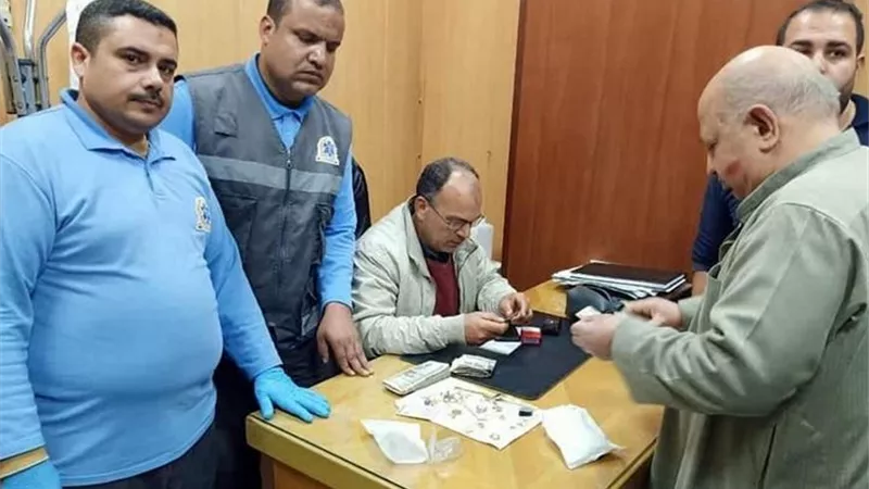 أمانة الاسعاف تعيد 13 الف جنيه ومشغولات ذهبية للمصابين في حادث تصادم بالمنصورة