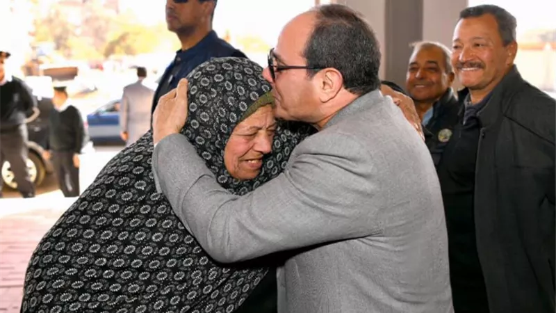 السيسى يأمر بعلاج وتوفير محل لمواطنة على نفقة الدولة