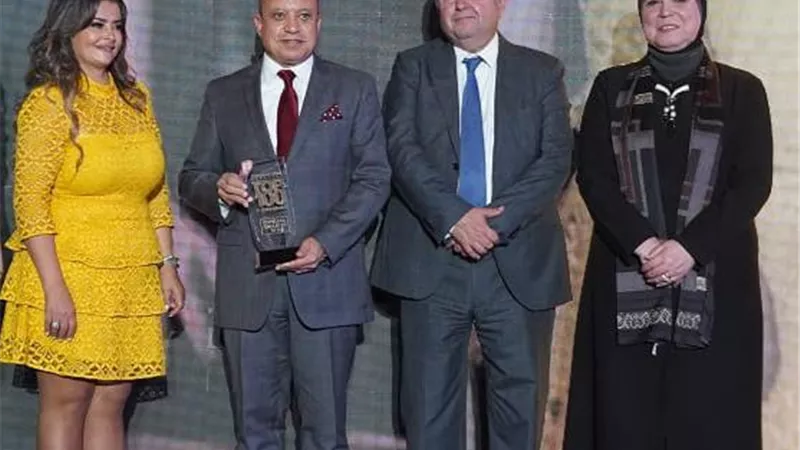 وزيرا قطاع الأعمال والصناعة يكرمان 