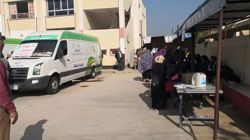 قافلة المنصورة تبدأ أعمالها بالكشف الطبي مجانا بالوادى الجديد