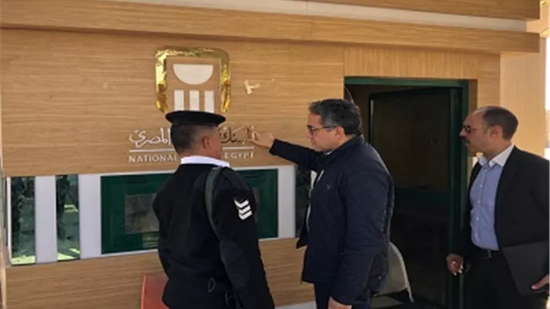 وزير السياحة يتفقد أعمال مشروع الهوية البصرية بمعابد الأقصر والكرنك
