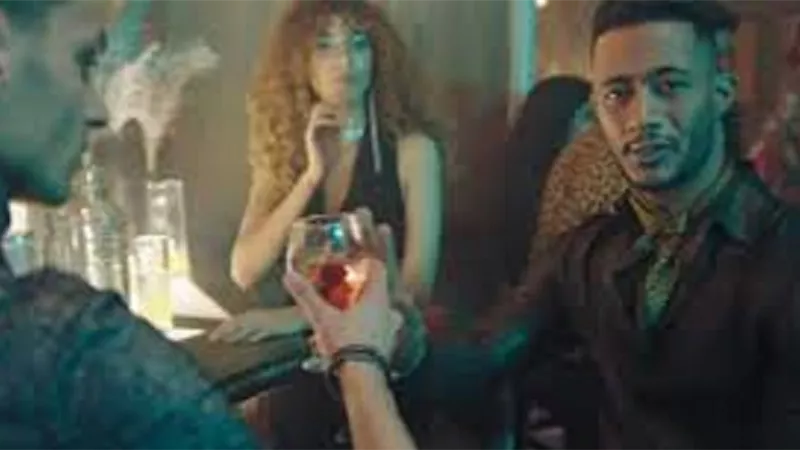 بلاغ ضد محمد رمضان بتهمة الترويج للخمور .. صور