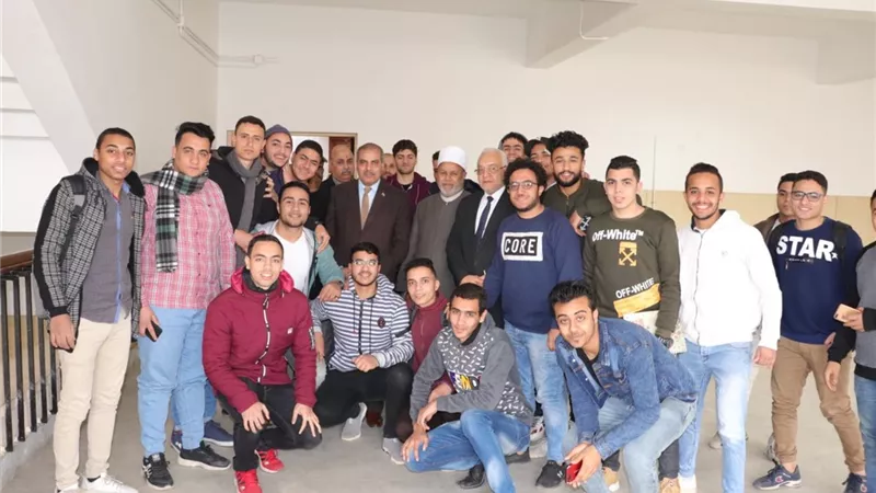 رئيس جامعة الأزهر يتفقد انتظام الدراسة في يومها الأول مع بدء الفصل الدراسي الثاني