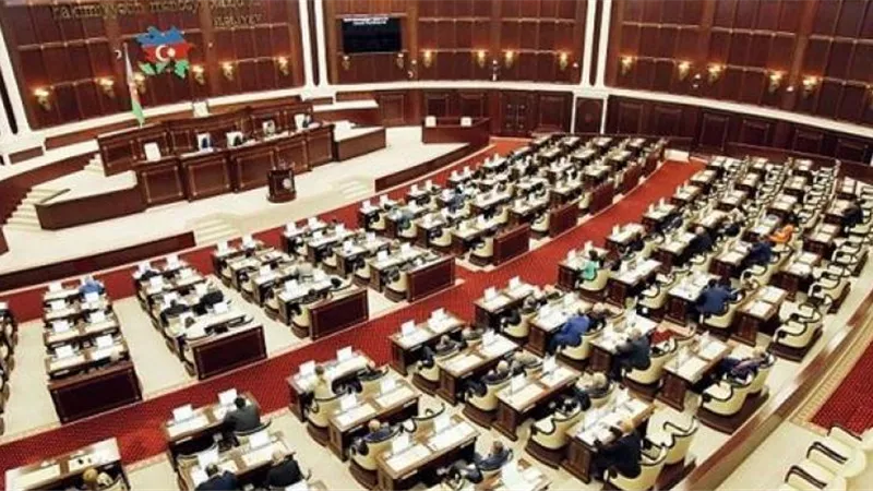 مؤتمر صحفى لرئيس لجنة الانتخابات البرلمانية الاذربيجانية