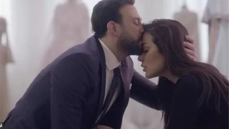 قصي خولي مطلوب على جوجل بسبب حضن نادين نجيم
