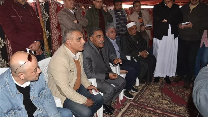 شعيب يزور تجمعات بقرية المثاني لمتابعة الخدمات المقدمة على الطبيعة