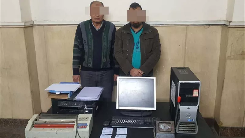 ضبط صاحب مطبعة وصديقة بالمعاش قاموا بتزوير كارنيهات 