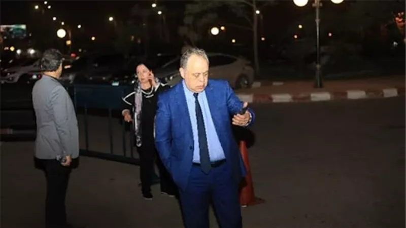 اشرف زكى فى عزاء نادية لطفى