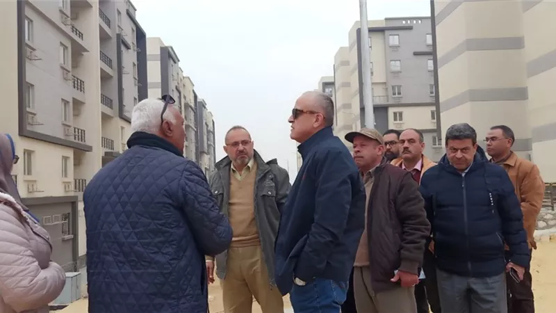 ممدوح يتفقد اللمسات النهائية للمبنى الرئيسى لمجمع تراخيص القاهرة الجديدة