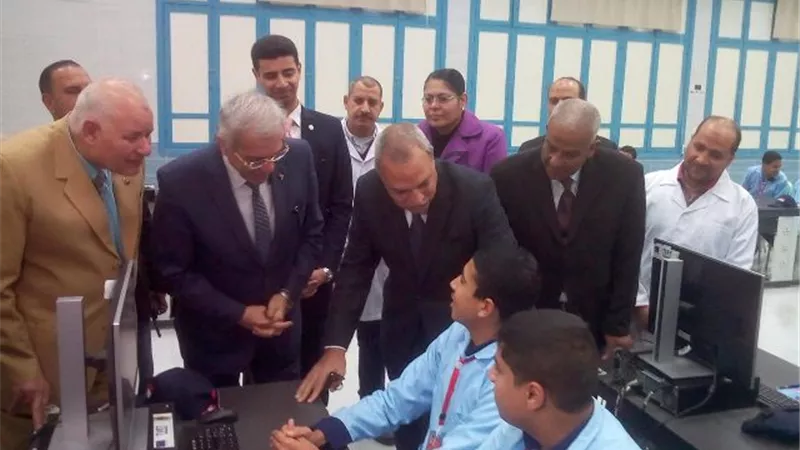 محافظ القليوبية يشارك فى تابور الصباح ويفتتح قسم للطاقة المتجددة ومعمل للعجائن والمخبوزات
