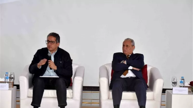 تيسير إجراءات التراخيص وتأجيل الحجز الإدارى على المتعثرين وخط طيران بين الأقصر وشرم الشيخ