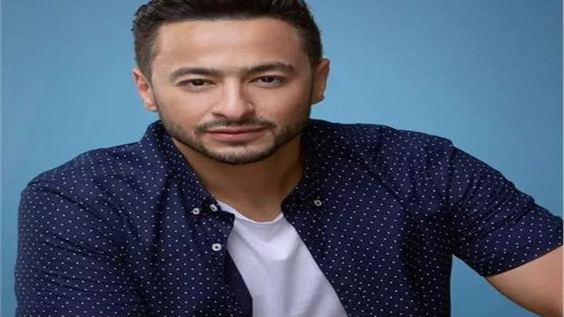 حمادة هلال يكتشف فأراً فى غرفة نومه ويستنجد بمتابعيه
