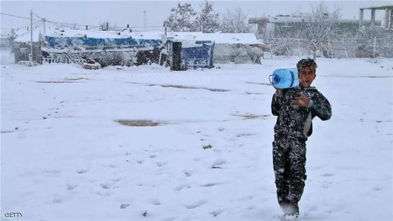 لبنان.. ثلوج وحركة مشلولة ومعاناة إنسانية