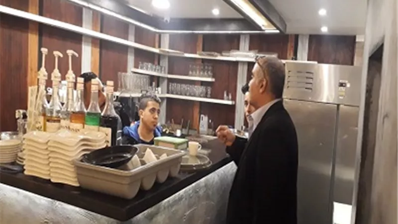 غلق وتشميع كافيه شهير بشارع مصدق بالدقي..صور