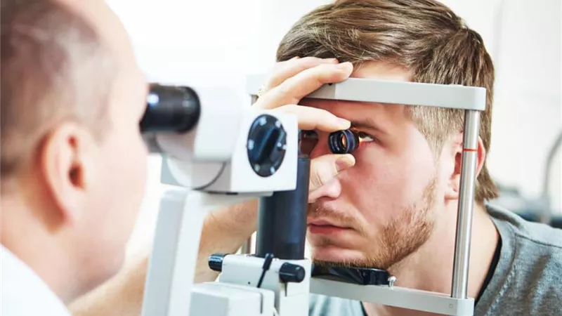 هل عملية الليزك تناسب جميع ضعاف النظر؟.. تعرف على التفاصيل