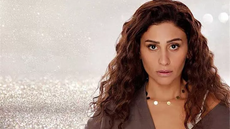 شاهد .. دينا الشربيني تفاجئ جمهورها بشكل غريب