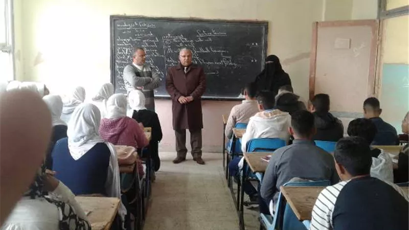 مدير تعليم الإسماعيلية يتفقد إنتظام الدراسة بالضواحي .صور
