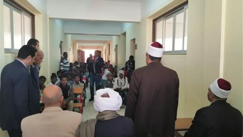 قافلة الأزهر إلى حلايب وشلاتين تبدأ تنفيذ أولى فعاليتها بالتواصل المباشر مع الناس