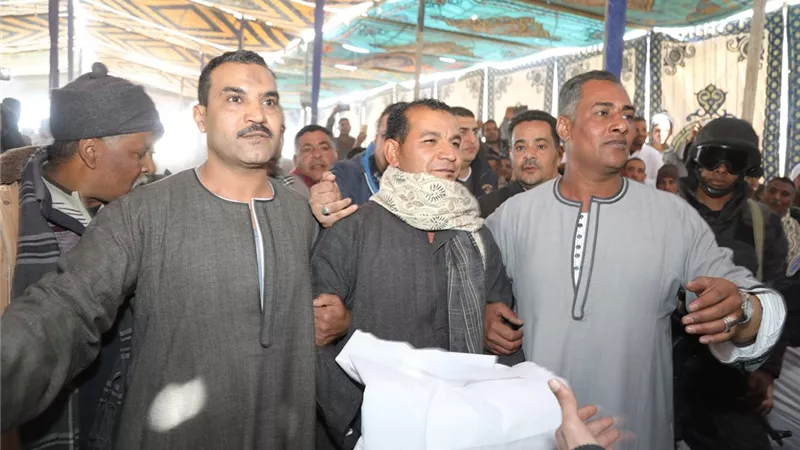 نائب محافظ قنا يشهد جلسة صلح القودة بين عائلتى كحول و فرج بالرحمانية قبلى بنجع حمادي
