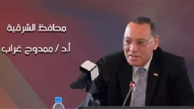 غراب يشرف على إزالة مبنى متعدٍ على أملاك الصرف بأنشاص البصل