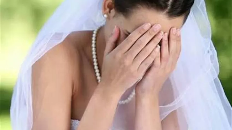 مصرع سيدة صدمتها سيارة قبل حفل زفاف ابتتها