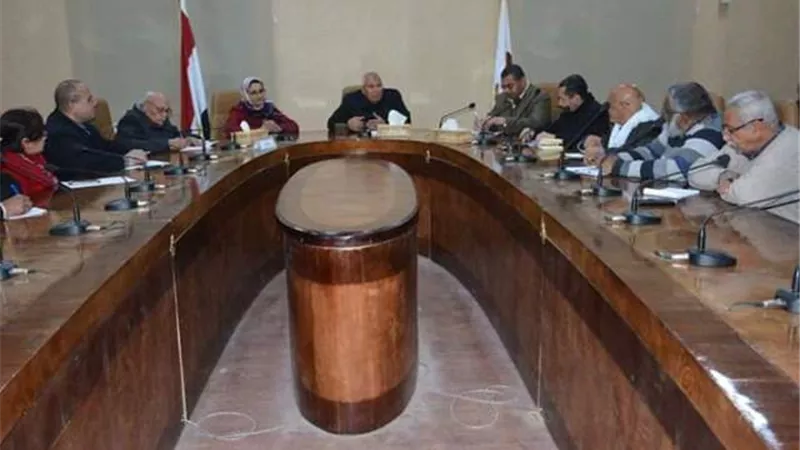 الزملوط يبحث تطوير مركز التأهيل ودور الإعلام لإنجاز العمل بالوادى الجديد