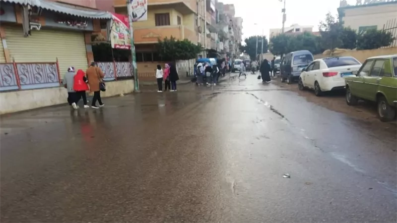 أمطار خفيفة ومتوسطة بالقليوبية وفرق الطوارئ في الشوارع