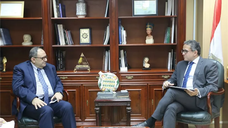 العناني ومدير اليونسكو الإقليمي يبحثا سبل التعاون وتسجيل المواقع الآثرية