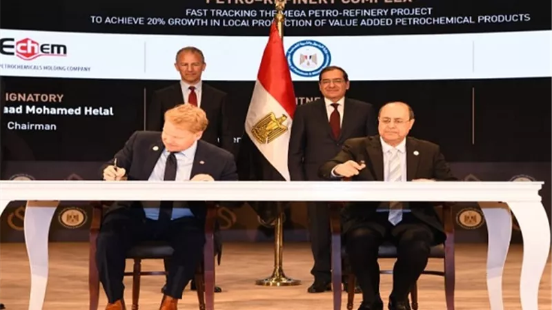 وزير البترول يشهد توقيع اتفاق تعاون مع بكتل الأمريكية في مشروع مجمع التكرير بمحور قناة السويس