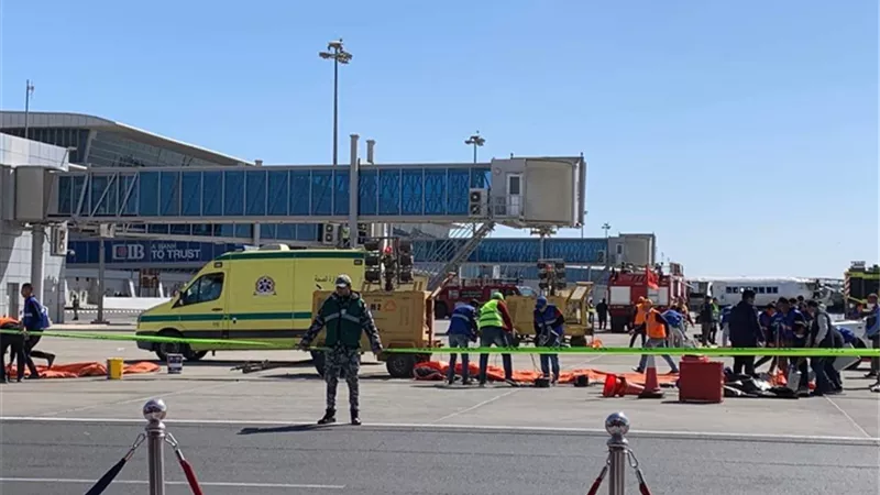 سيناريو تجربة طوارئ بمطار الغردقة الدولى للسيطرة على حريق إندلع فى طائرة