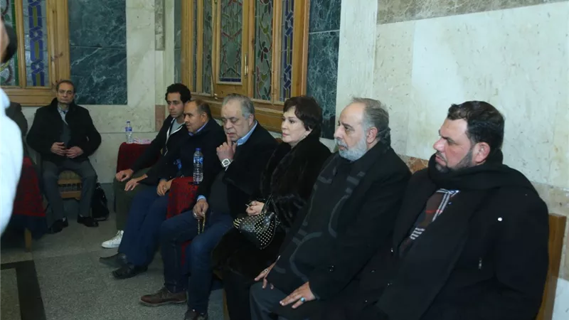 نقيب الممثلين ولبلبة فى عزاء لينين الرملي .. صور