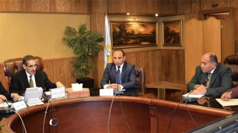 محافظ الغربية .. يطالب رؤساء المدن والأحياء بتفعيل الإجراءات الإستباقية لمكافحة الفساد